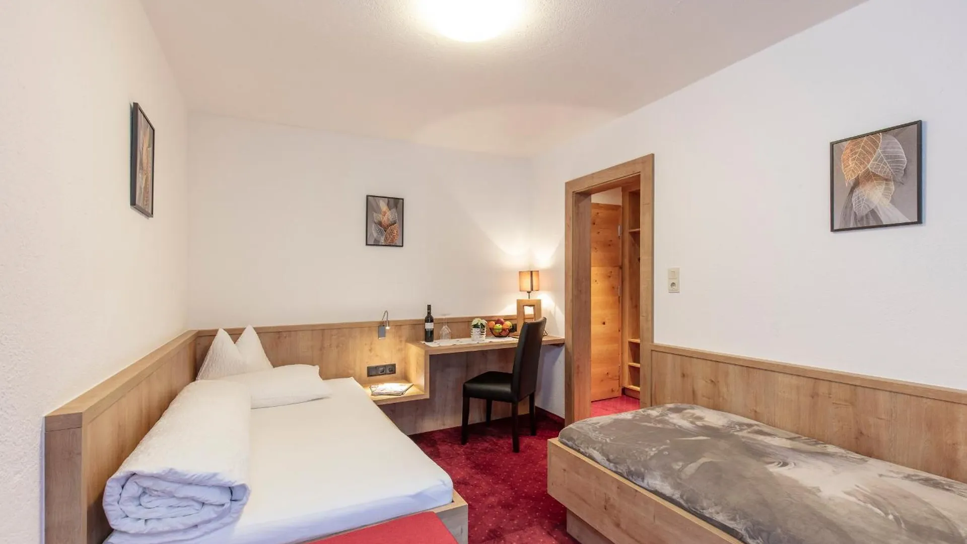 Bed & Breakfast Pension Jaqueline Solden Austria